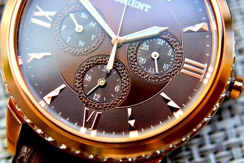 Reloj Orient Fechador de dama con circonias.