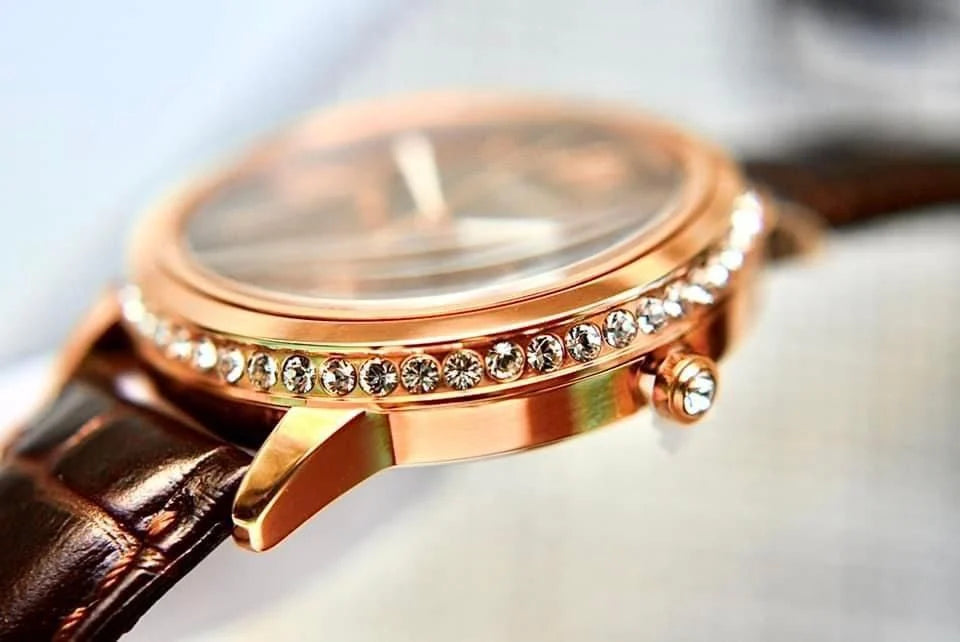 Reloj Orient Fechador de dama con circonias.