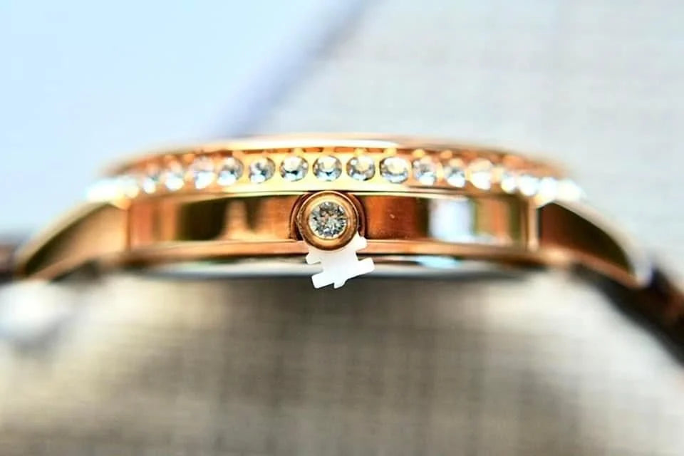 Reloj Orient Fechador de dama con circonias.