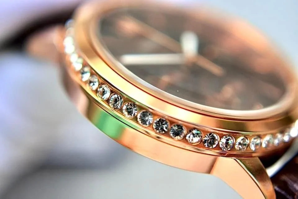 Reloj Orient Fechador de dama con circonias.