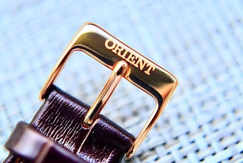 Reloj Orient Fechador de dama con circonias.