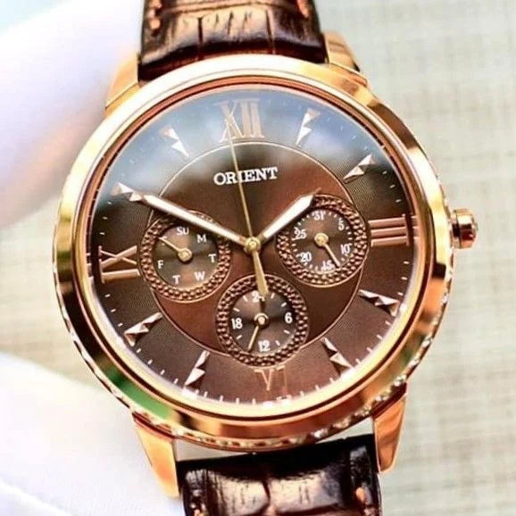 Reloj Orient Fechador de dama con circonias.