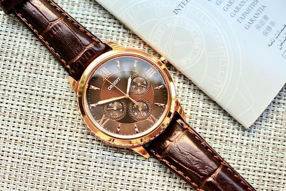 Reloj Orient Fechador de dama con circonias.