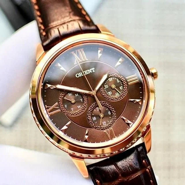 Reloj Orient Fechador de dama con circonias.