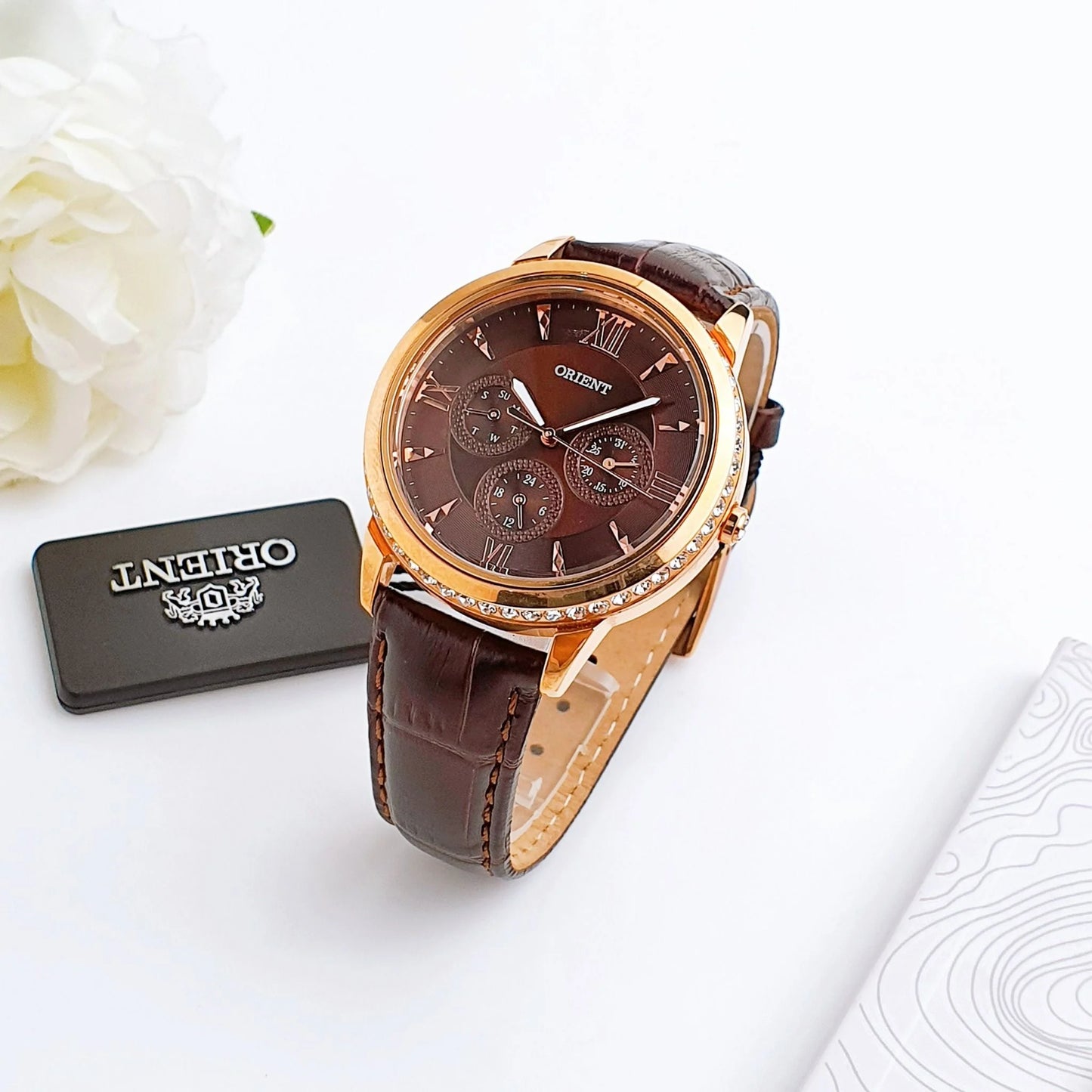 Reloj Orient Fechador de dama con circonias.